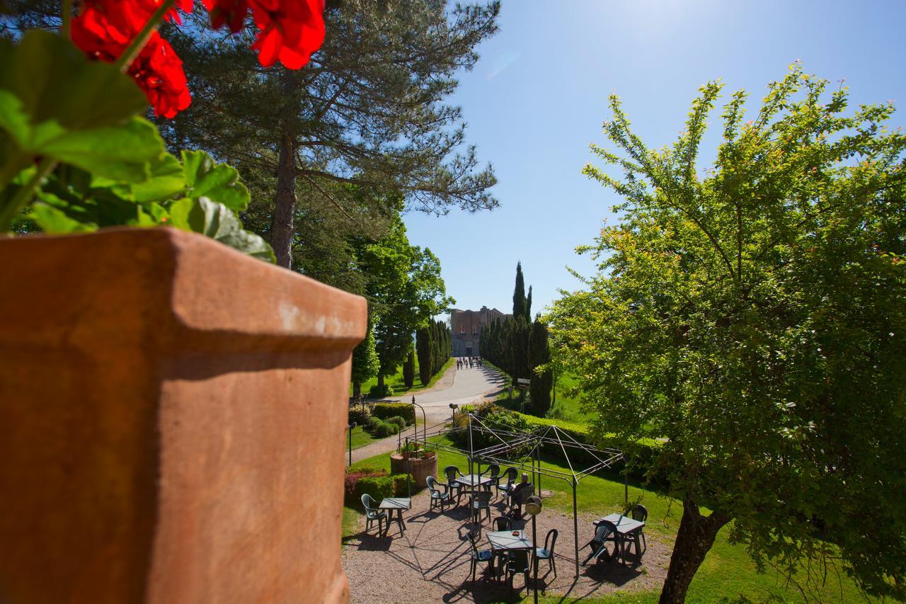 Aparthotel Casale San Galgano Chiusdino Exterior foto