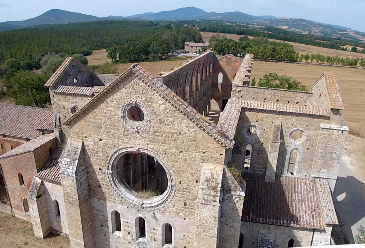 Aparthotel Casale San Galgano Chiusdino Exterior foto